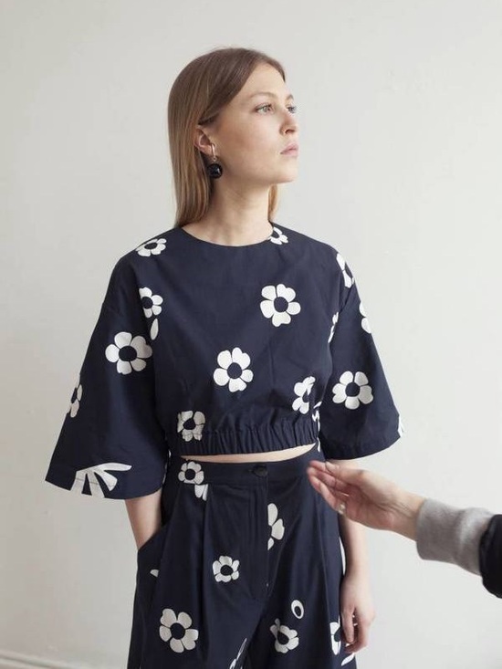 Mr. Larkin Tops - Mr. Larkin lake top in girl flower print cotton S